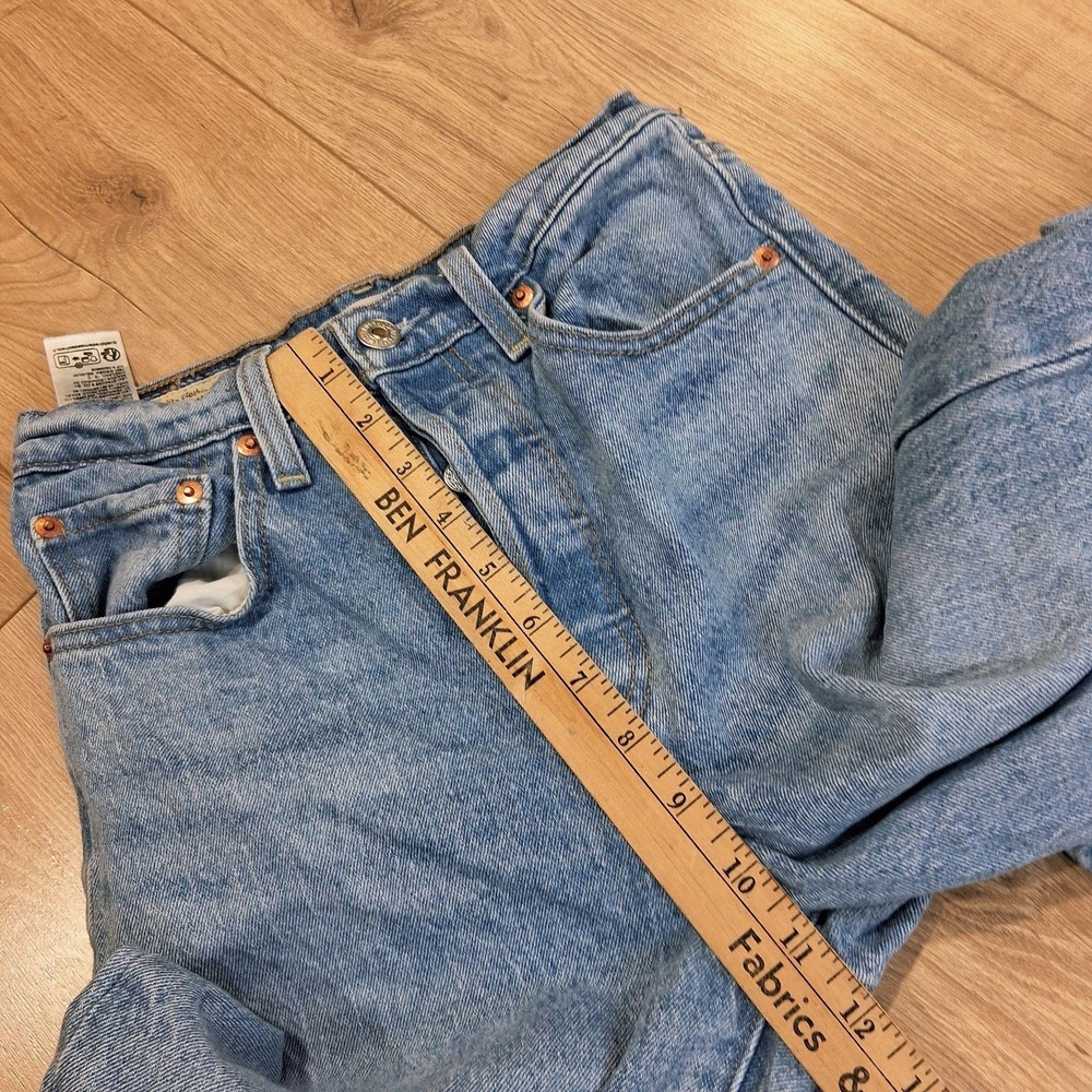 Levis Premium Ribcage Straight Jeans Womens 24x32 Light Wash High Rise Denim - Picture 9 of 12